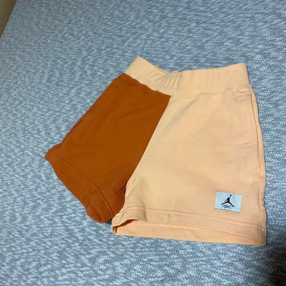 Air Jordan Flight orange fleece shorts women XS. SKU-A148